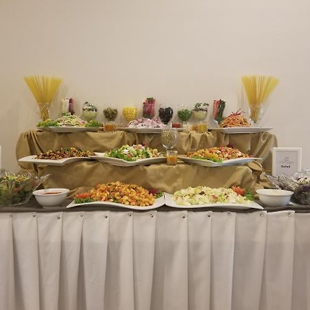Zifan Hotel&Suites Karachi Buitenkant foto