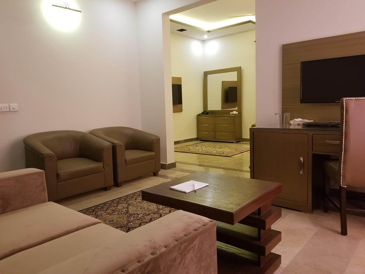 Zifan Hotel&Suites Karachi Buitenkant foto