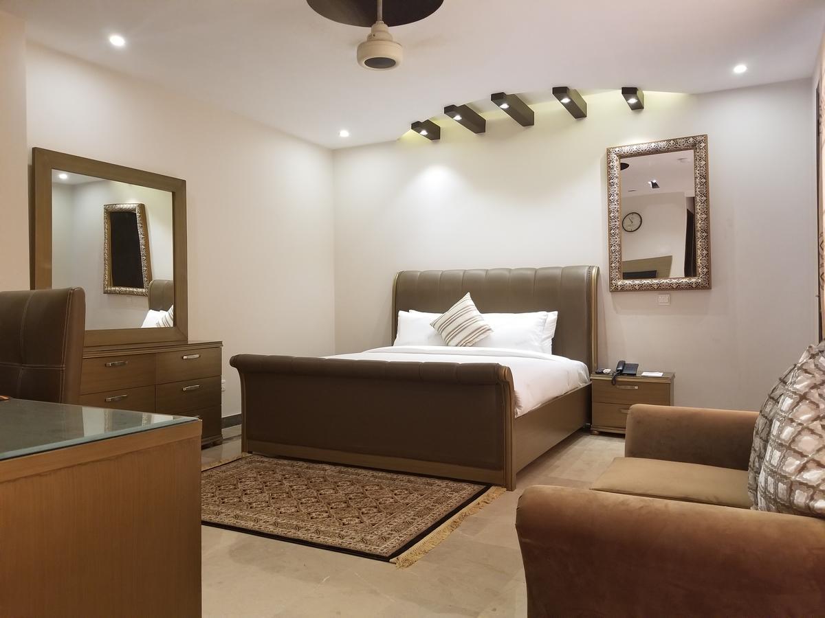 Zifan Hotel&Suites Karachi Buitenkant foto