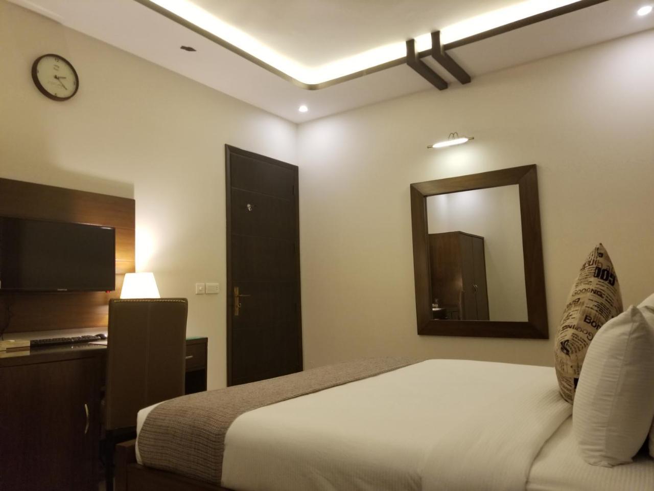 Zifan Hotel&Suites Karachi Buitenkant foto
