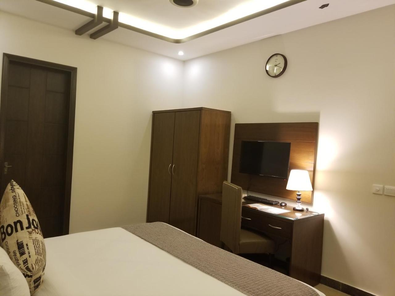 Zifan Hotel&Suites Karachi Buitenkant foto