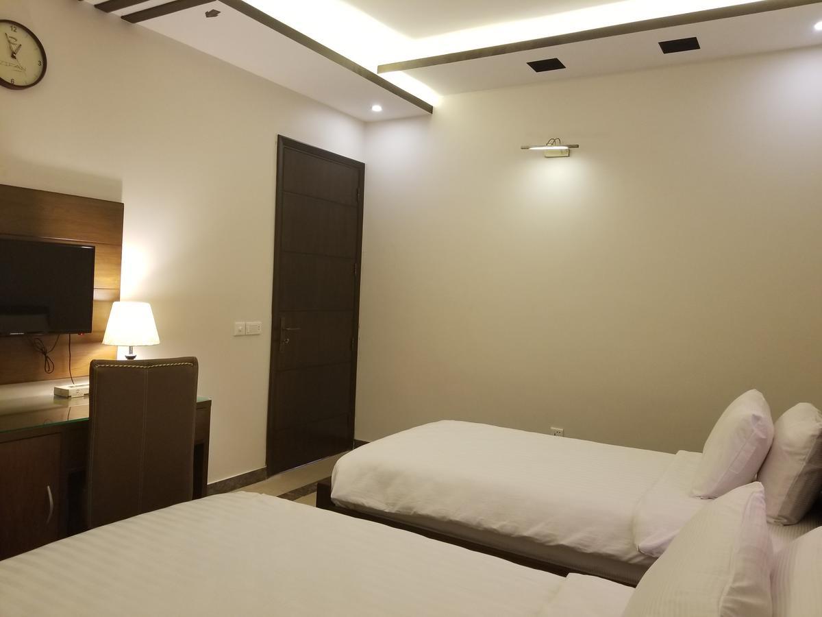Zifan Hotel&Suites Karachi Buitenkant foto