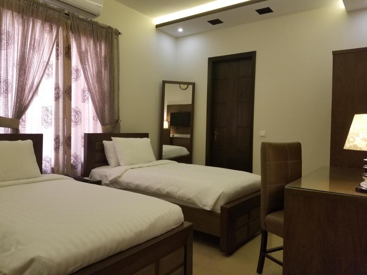 Zifan Hotel&Suites Karachi Buitenkant foto