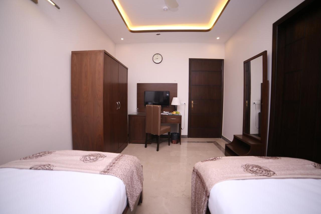 Zifan Hotel&Suites Karachi Buitenkant foto