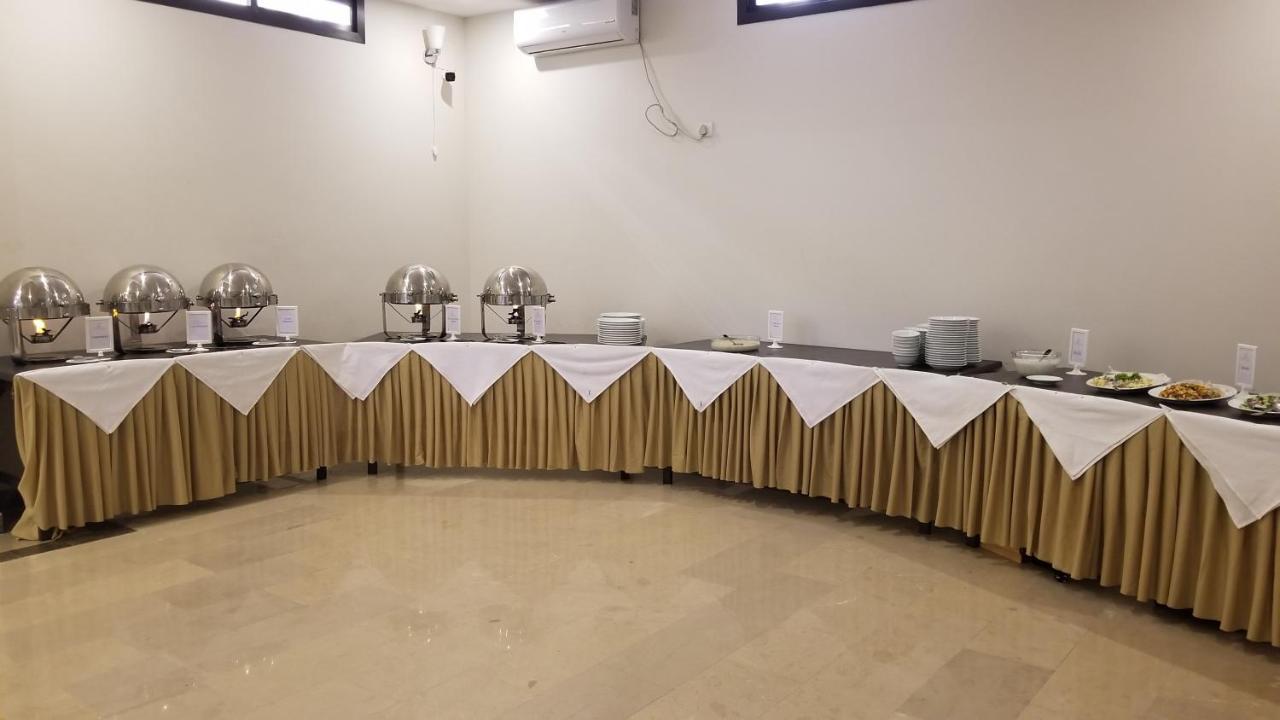 Zifan Hotel&Suites Karachi Buitenkant foto