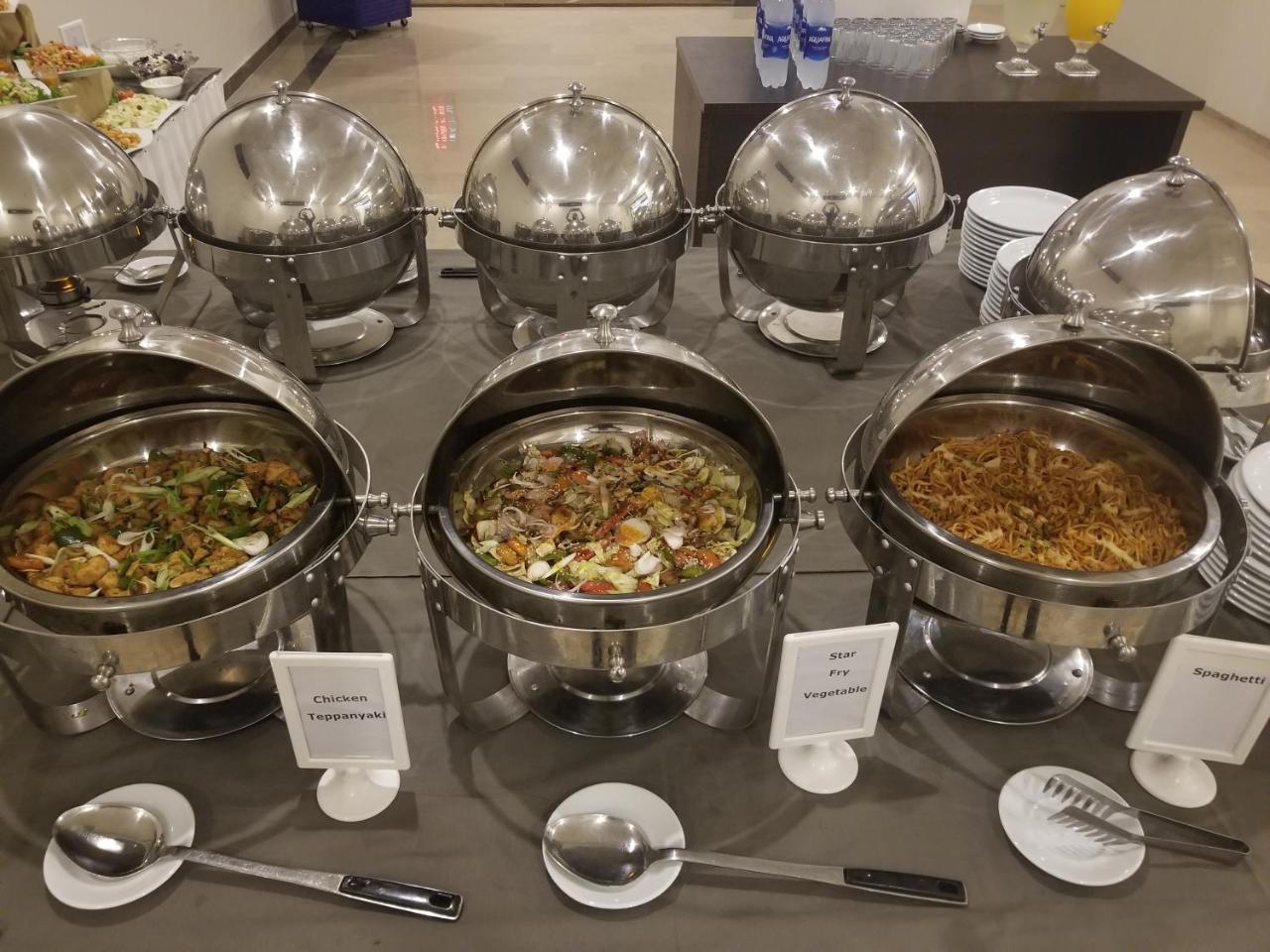 Zifan Hotel&Suites Karachi Buitenkant foto